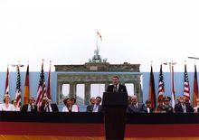 里根在柏林圍牆前演講