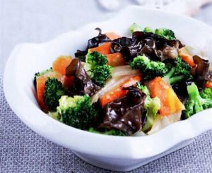 冬萵筍炒木耳 冬萵筍炒木耳