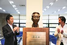 華東師範大學外語學院內的戈寶權先生塑像