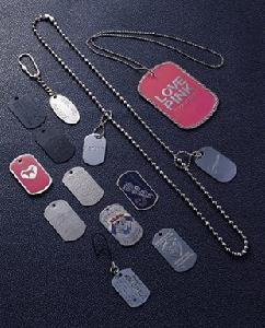 各式各樣的狗牌