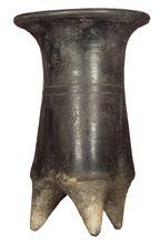 夏家店文化敞口三足直筒鬲