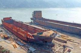 外板[指船體外板，外底板與舷側板的合稱]