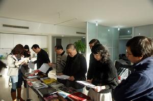 評審們在評選年度圖書