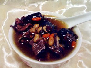 黑豆紅棗烏雞煲 黑豆紅棗烏雞煲