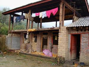 達谷底自然村人口衛生－民居