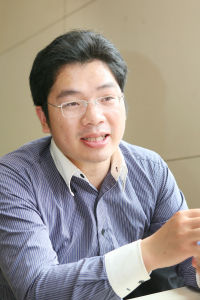 蔣陽兵法官在接受記者採訪