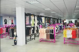 展示中心一角 商品排列整齊,款式新穎豐富