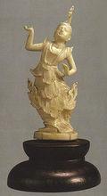 象牙雕舞女像