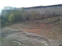 農夫山泉胡家嶺廠區下方遍地垃圾