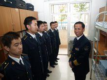 董鳳純參觀西安理工大學國防生宿舍