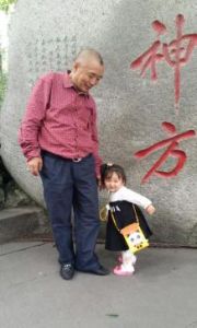 中國風水協會主席陳帥佛中國風水協會主席陳帥佛陳帥佛與女兒