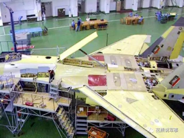 中國殲11戰鬥機生產線曝光