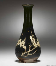 南宋吉州窯剔花彩繪折枝梅紋長頸瓶