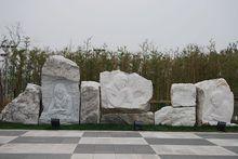 江蘇興化郭琦（右一）等三位棋手的浮雕