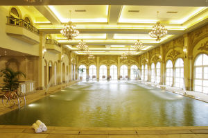 龍泉水療館一樓恆溫泳池