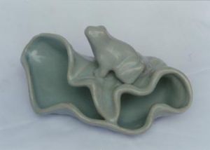 北宋汝窯青蛙臥荷筆洗 北宋汝窯青蛙臥荷筆洗