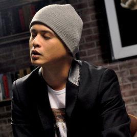 很想很想說再見 很想很想說再見