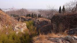 黃土山[河南永城芒碭山山峰]