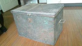 紅軍長征軍餉鐵皮箱 紅軍長征軍餉鐵皮箱