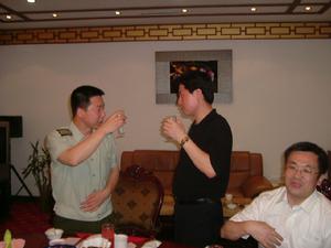 劉驚鐸與楊利偉一起品茗賞月