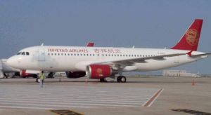 停於浦東國際機場的空客A320飛機