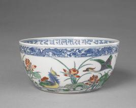 清乾隆鬥彩鴛鴦臥蓮碗 清乾隆鬥彩鴛鴦臥蓮碗