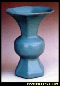 汝窯天藍元角觚瓶