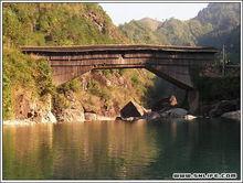 鸞峰橋，位於下黨鄉下黨村南