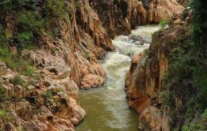 五指山紅峽谷漂流 五指山紅峽谷漂流