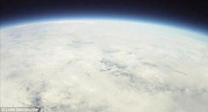 在持續102分鐘的飛行中，一個由蓋斯布勒父子組裝的微型“飛船”成功到達10萬英尺（約合3萬米）的高空