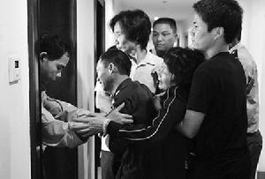 在集美杏南路銀海賓館507房，一男一女兩青年被發現死在衛生間裡