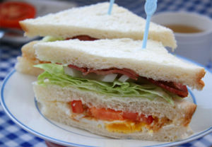 蛋煎培根吐司片 蛋煎培根吐司片