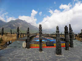 東巴萬神園 東巴萬神園