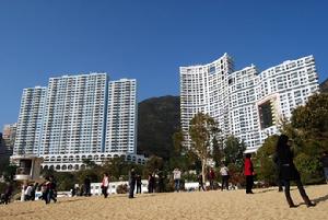 圖右邊建築為影灣園