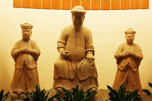 清石雕施琅坐像 清石雕施琅坐像