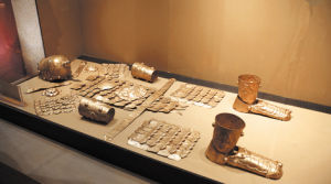 鎧甲一套 (唐時期風格) 銅合金鎏金 　