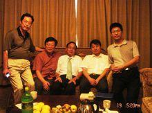 方丹群教授和研究生 （2008年8月，北京）
