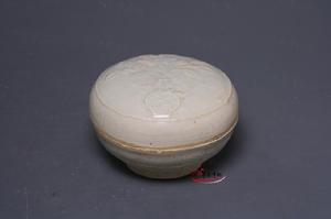 景德鎮窯青白釉印花博古紋印盒