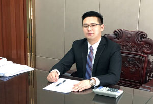 企業管理專家何鵬