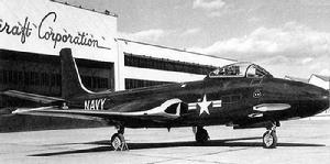 F2H-3，水平尾翼下挪到了機身段，並且帶 10&deg; 上反角