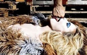 女性暴力 女性暴力