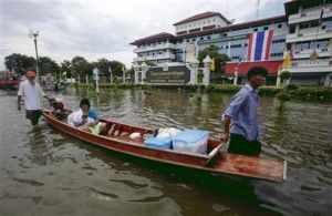 泰國洪災肆虐 近200工廠關閉2011年10月9日_int_0017M