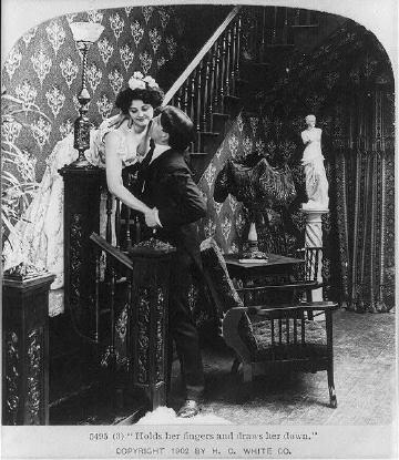 維多利亞時代的男女關係: 情侶約會被老頭偷窺!