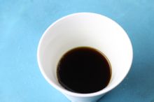 卡賓達樹皮提取物溶於酒中