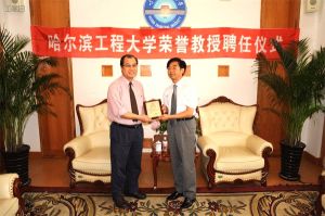 米耀榮教授（左）