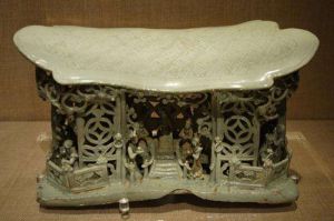 青白釉鏤雕戲台人物枕 青白釉鏤雕戲台人物枕