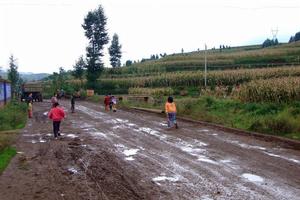 存在問題(村間道路未硬化)