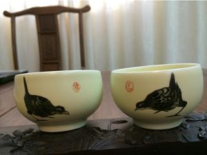    孟墨濃陶瓷作品：《對鳥》