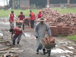 以70歲的高齡與大家有一起勞動