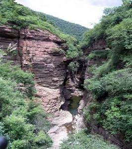 黛眉山紅岩嶂谷群